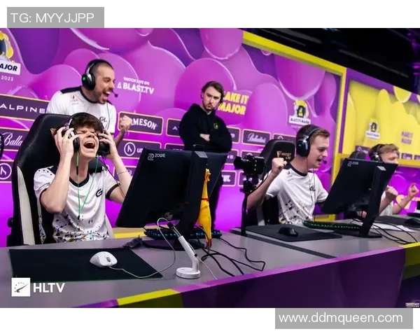 CSGO深度解析：探讨WE战队在比赛中的战术意识与团队配合